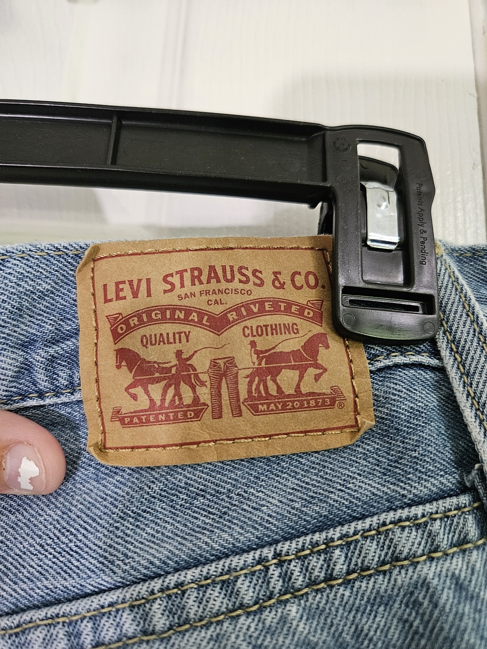 Women's Levi '94 Baggy Jeans - Picture 9 of 12